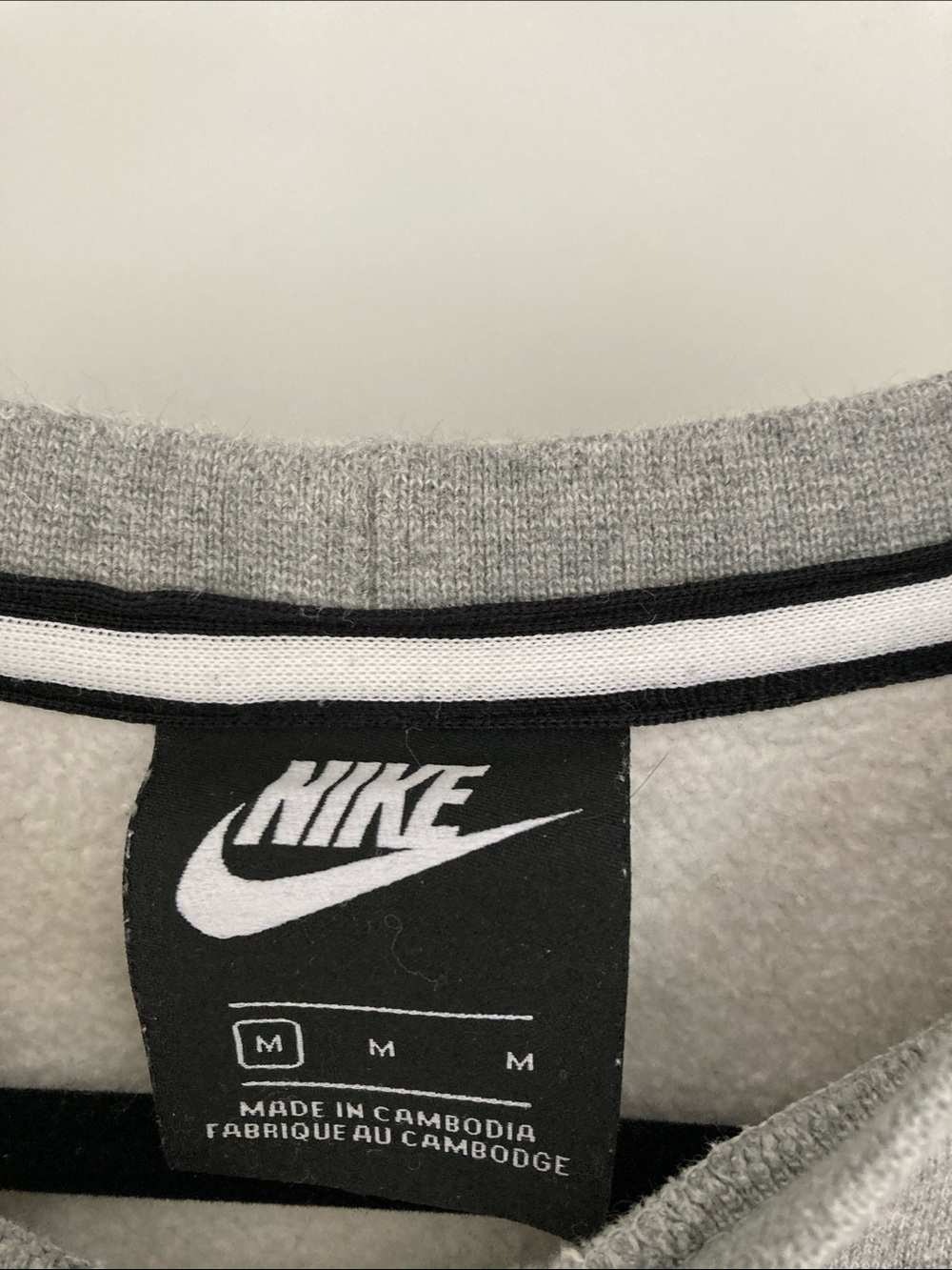Nike Air Crewneck Sweatshirt Women’s Medium Zip Up Side Unisex All Season - Picture 2 of 5